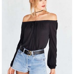 Ecote Cooper Off-The-Shoulder Top🖤